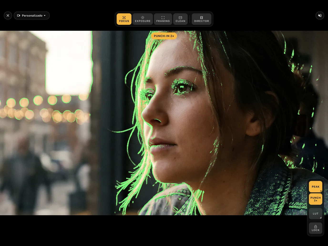 Modo Enfoque con ampliación 2× y peaking verde en los ojos de un retrato